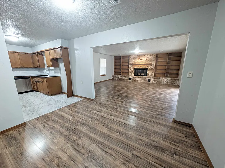 1915 S Jensen Ave — Photo 4