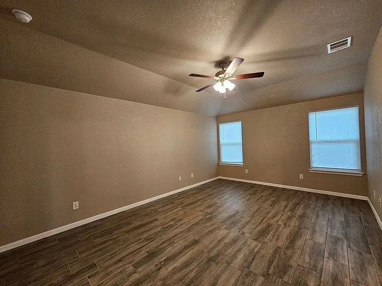 5010 Charles Loop — Photo 9
