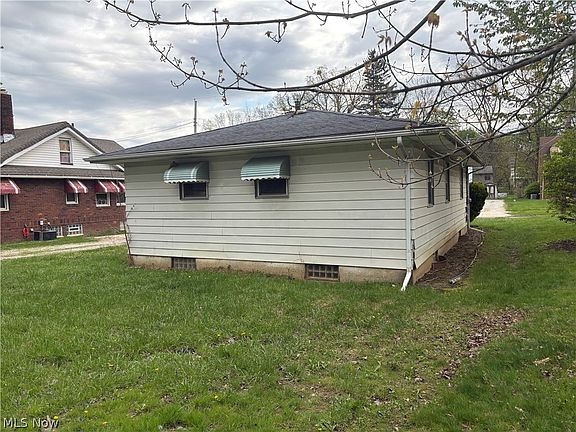4th image of 860 Mercer Ave