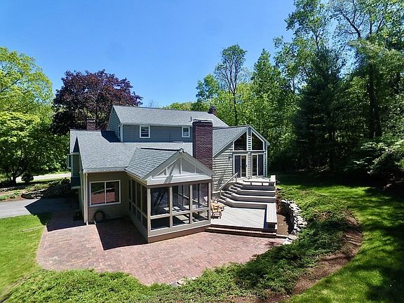 3rd image of 202 Sycamore Dr