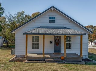 902 S Grand St, Grove, OK 74344