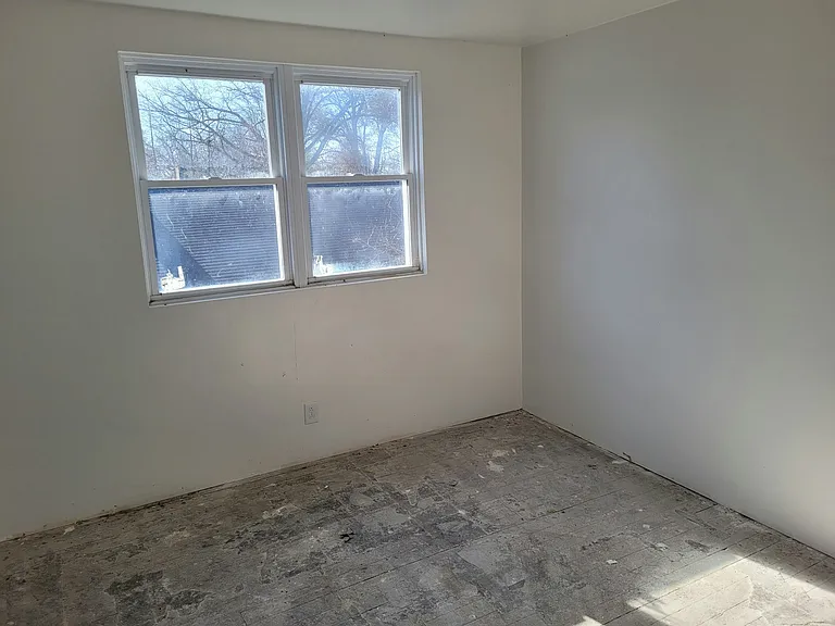 332 N French St — Photo 15