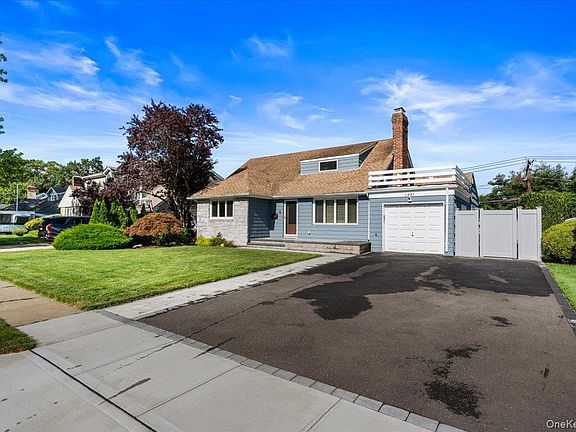 2nd image of 1321 Surrey Lane