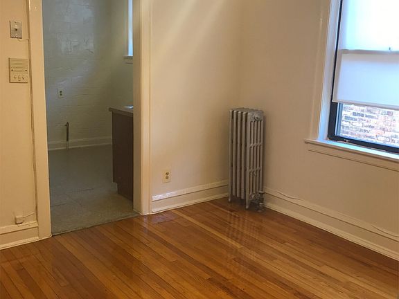 5th image of 10742 S Calumet Ave APT 3W