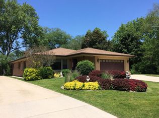 6906 W Jarvis Ave, Niles, IL 60714
