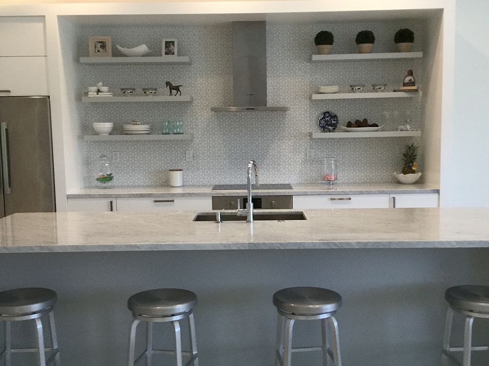 1st image of 712 N New Jersey St