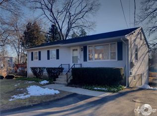 40 Ridgewood Ave, Waterford, CT 06385