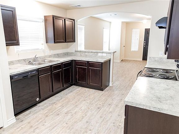 5th image of 1711 Oriole St