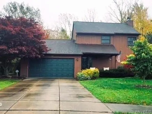 2122 Hobblebush Ln, Lake View, NY 14085