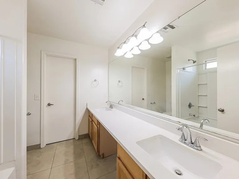 12209 W Flanagan St — Photo 16