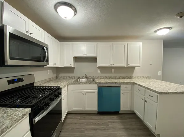 15 River St APT 19, Smithfield, RI 02917