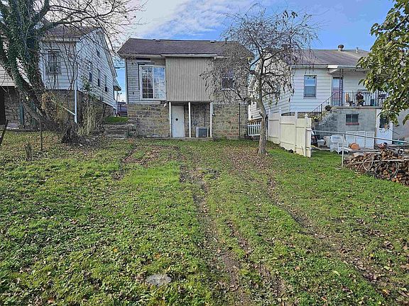 4th image of 918 Gaston Ave