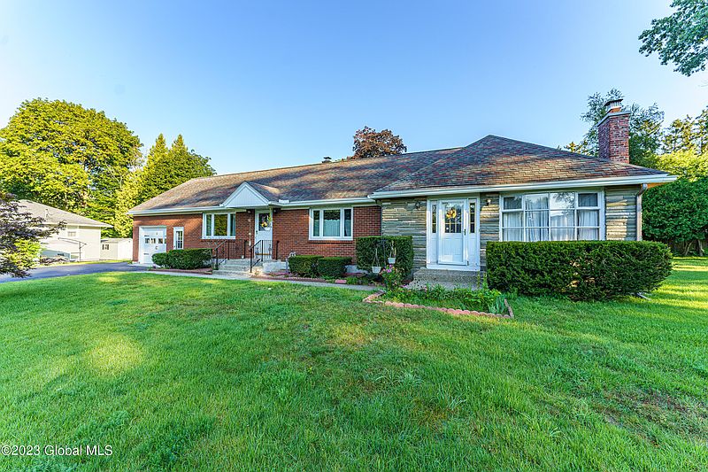 2nd image of 2 Magnolia Court