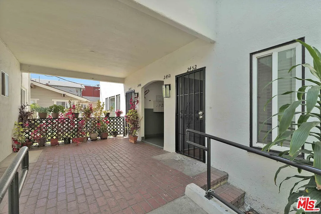 2 bed, 1.0 bath, 800 sqft, $2,495 — Photo 2