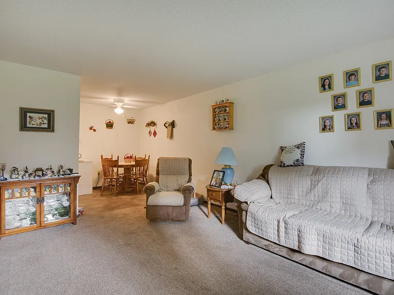 Marshall Square Apartments — Photo 6