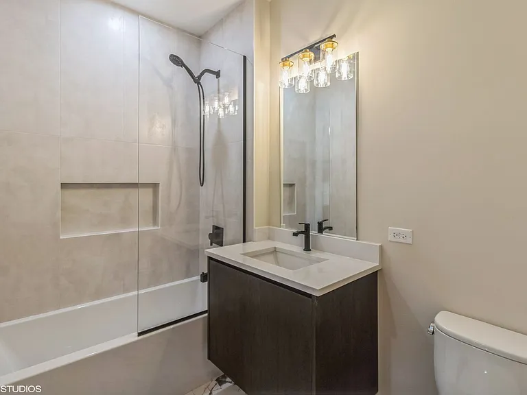 3043 W Irving Park Rd #305 — Photo 16