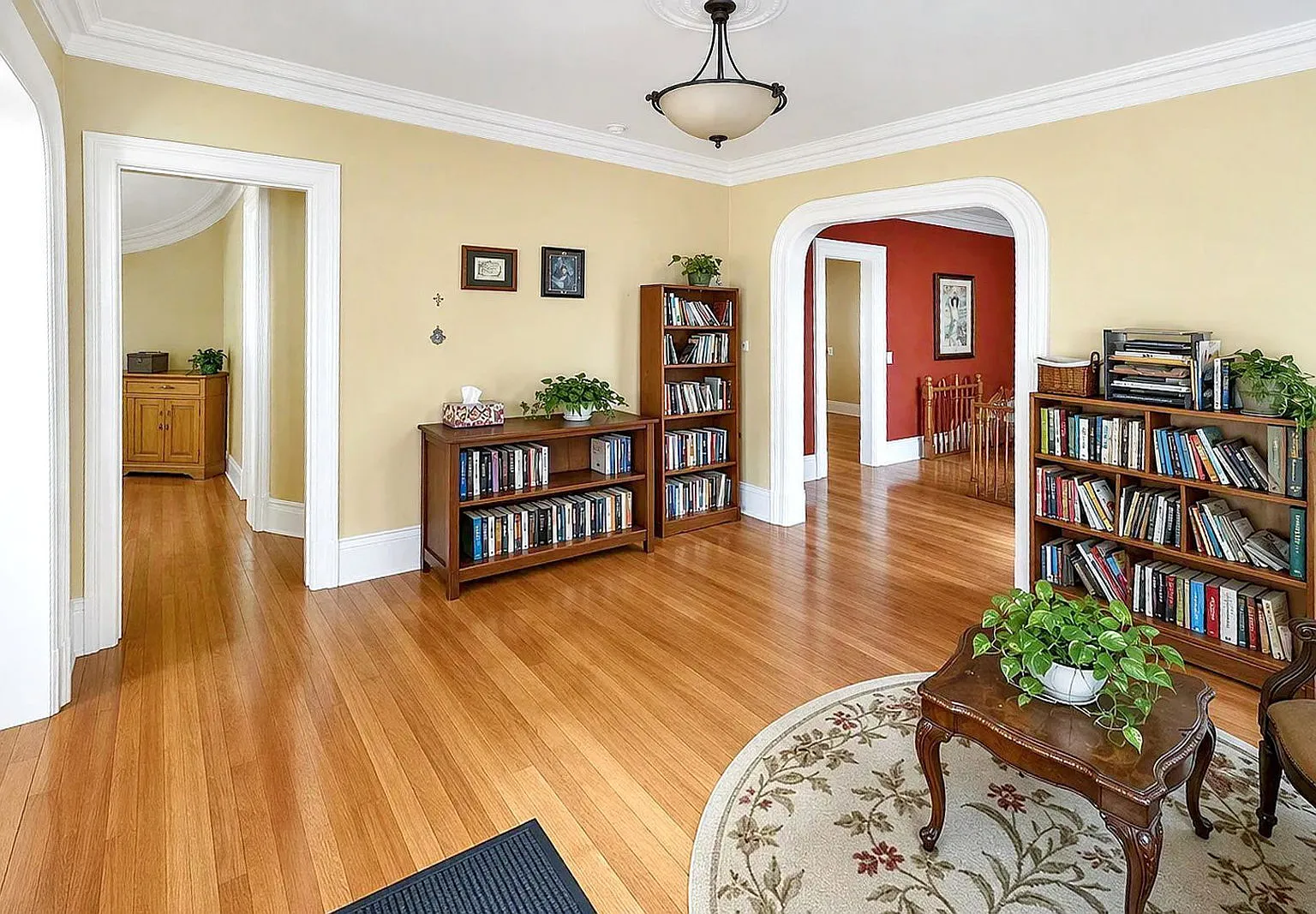 4 bed, 2.5 bath, 2850 sqft, $2,900 — Photo 2