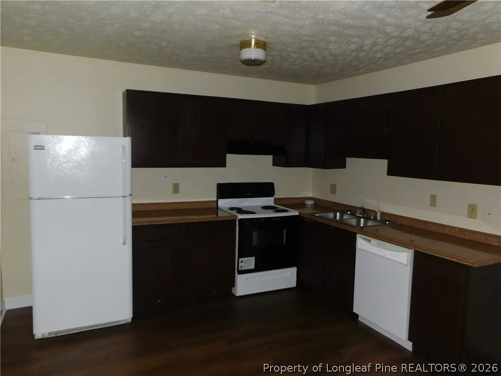 2 bed, 1.5 bath, 1024 sqft, $985 — Photo 3