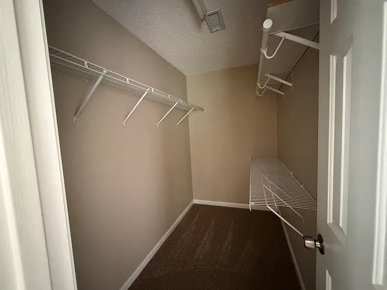 4760 Tanners Spring Dr — Photo 15