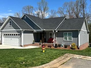 2135 Waterford Pointe Rd, Lexington, NC 27292