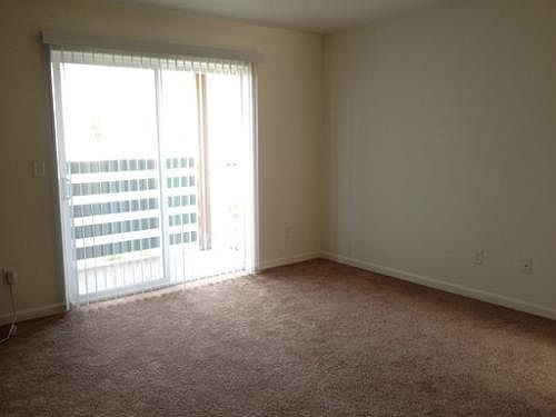 5th image of 917 SE 9th Dr APT 113