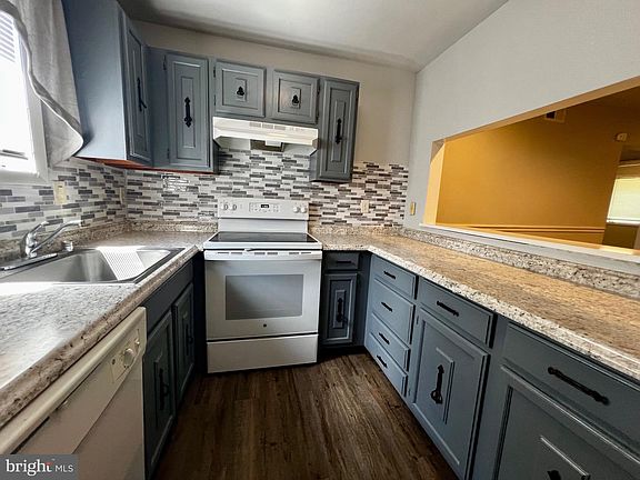 3rd image of 22024 Gloucester Ct #B5