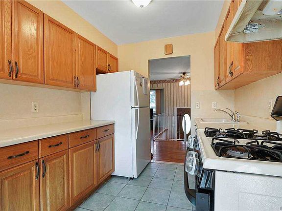 4th image of 19 Penfield Dr