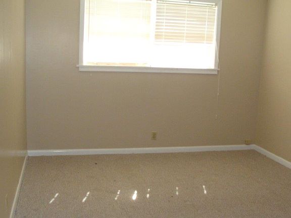 5th image of 109 Boles St