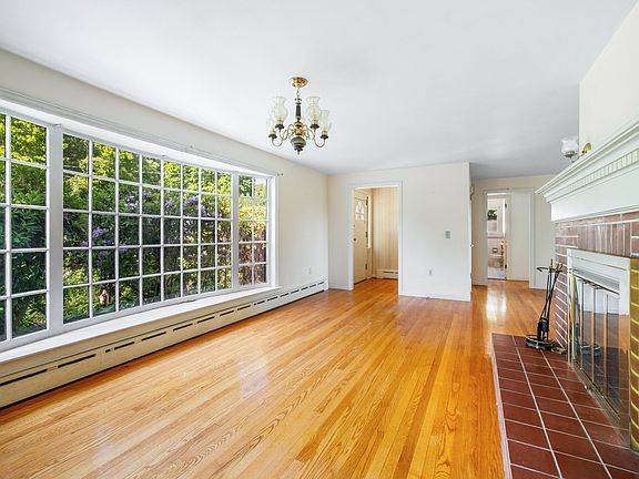 5th image of 45 Indian Hill Rd