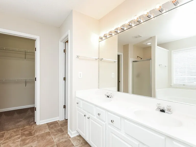 242 Regent Sq — Photo 11