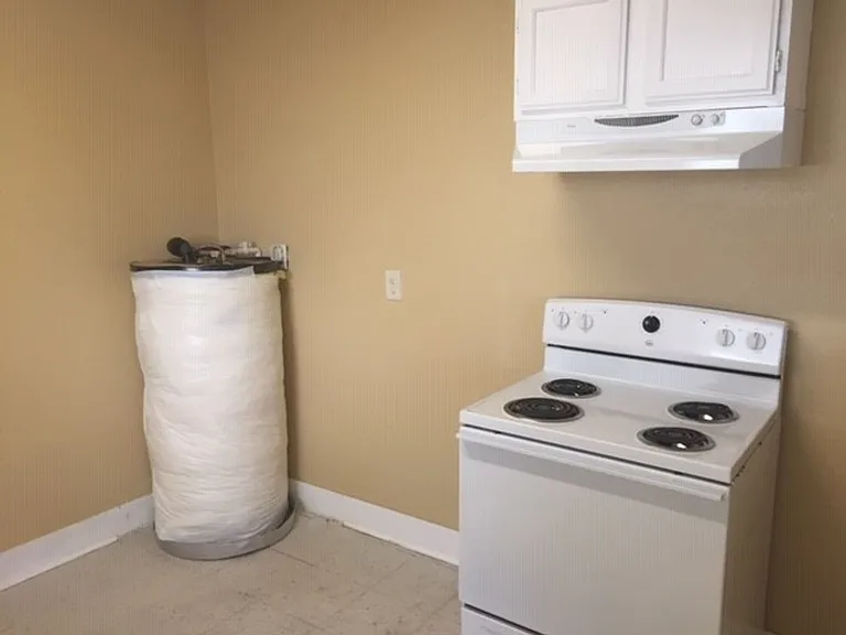 1506 Schley Ave — Photo 11