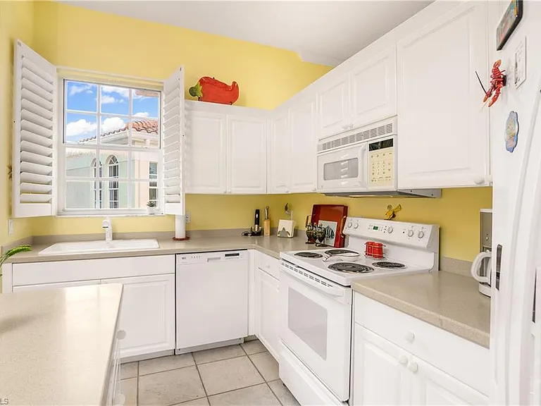 1000 L Ambiance Cir #201 — Photo 9