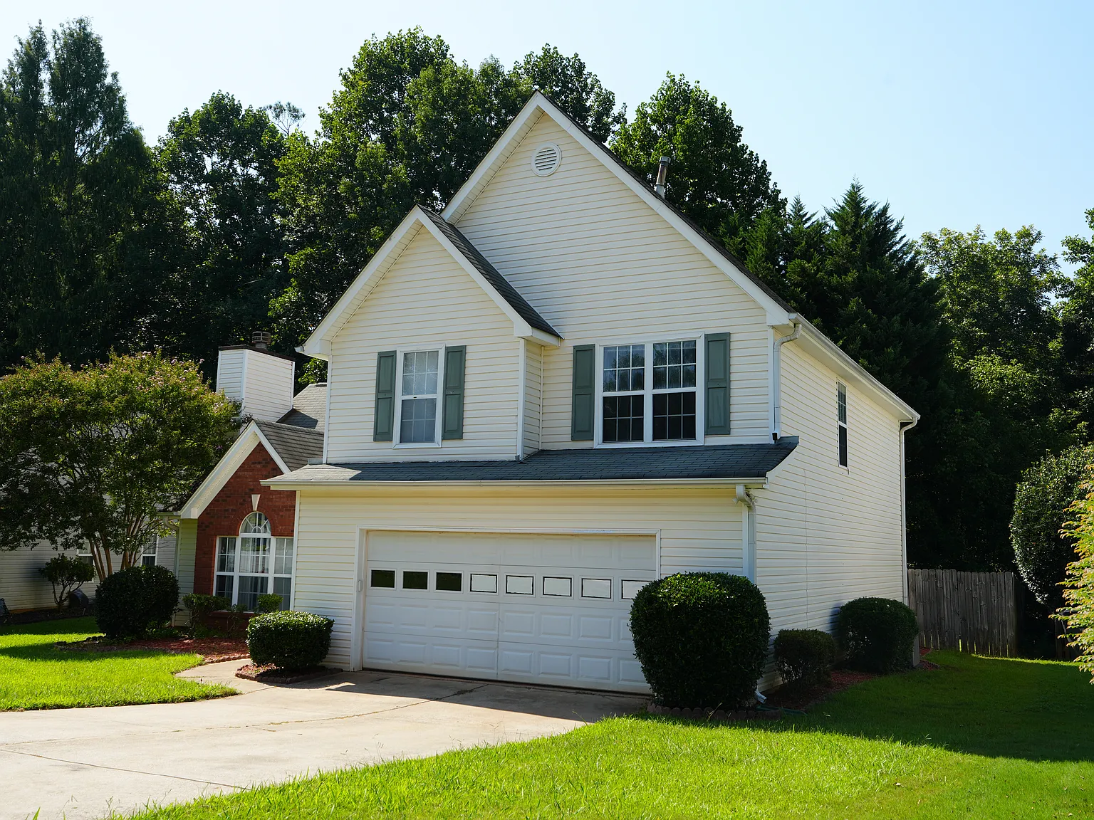 4 bed, 1946 sqft, $2,200 — Photo 2