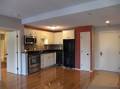 4th image of 160 Burkhall St Unit 202