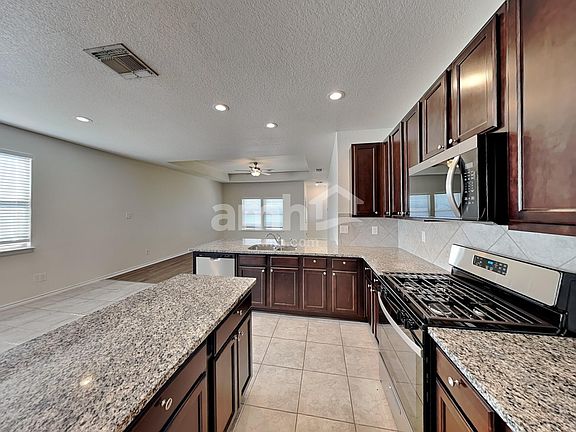3rd image of 178 Fallowbrook Ln