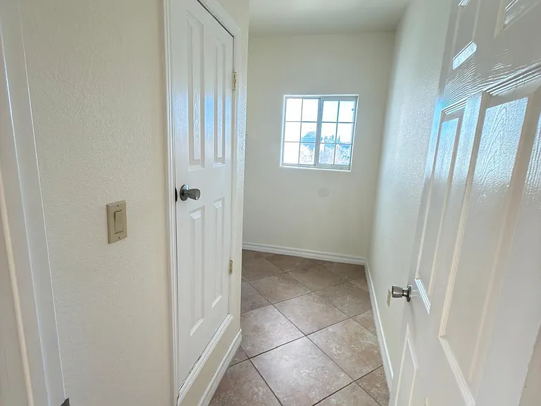 5466 Buffalo Creek Dr — Photo 36