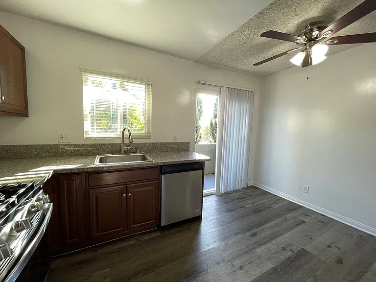 271 Parke St — Photo 13