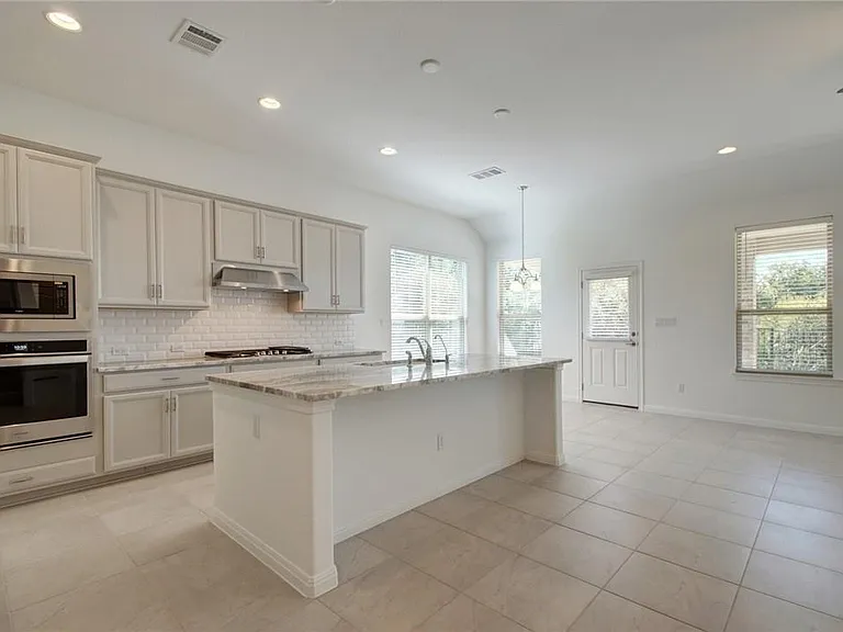 113 Meadow Wood Cv — Photo 5