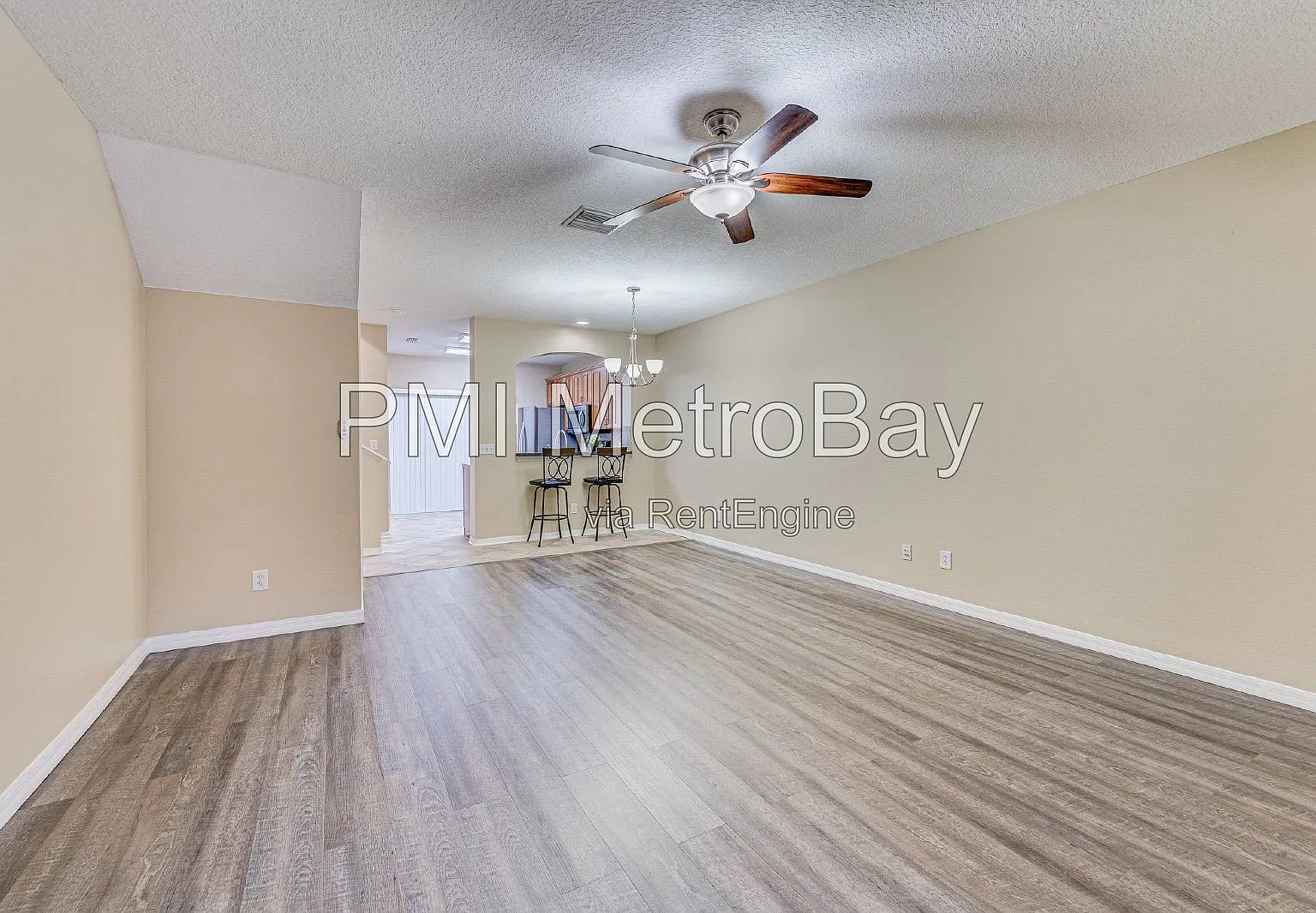 3 bed, 2.5 bath, 1383 sqft, $2,200 — Photo 4