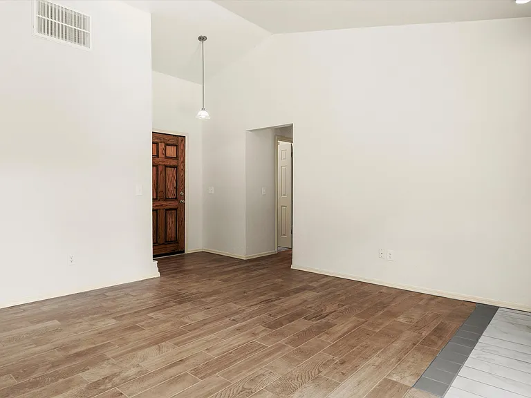 616 SW 23rd St — Photo 8