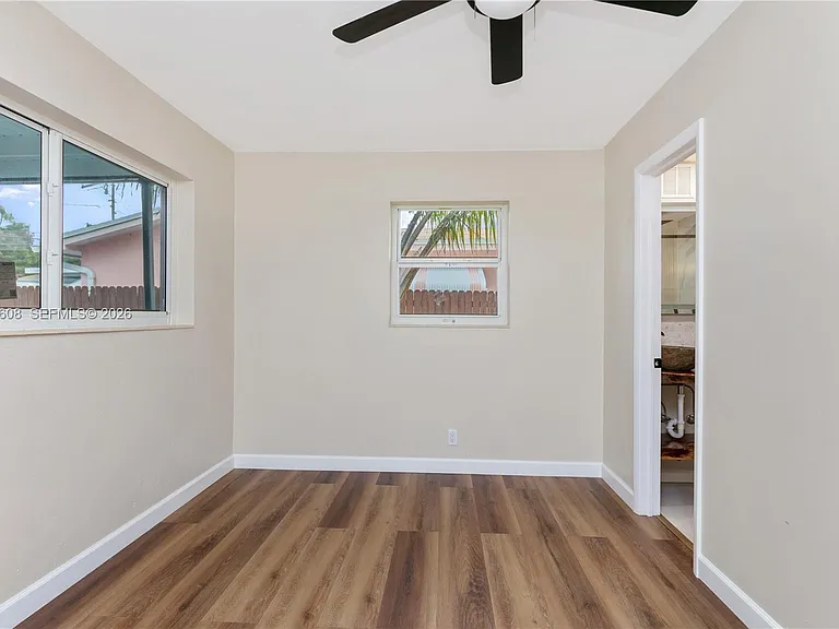 1507 Harding St — Photo 4