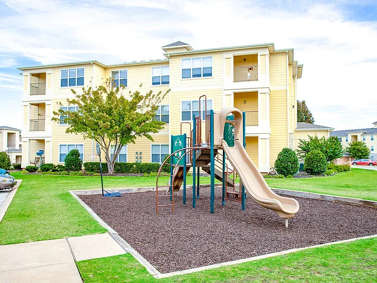 Sonoma Grande Apartments — Photo 29