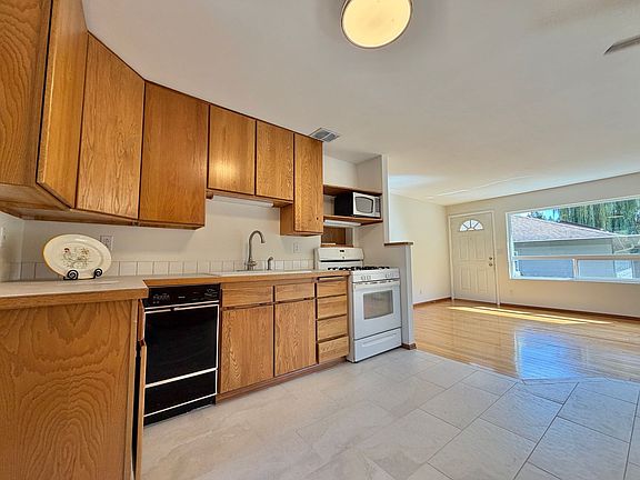 4th image of 243 Apple St