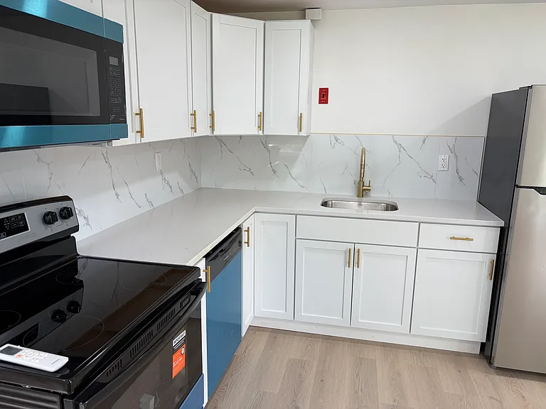 177 Rockingham Rd #B — Photo 1