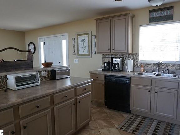 5th image of 122 Dogwood Ln
