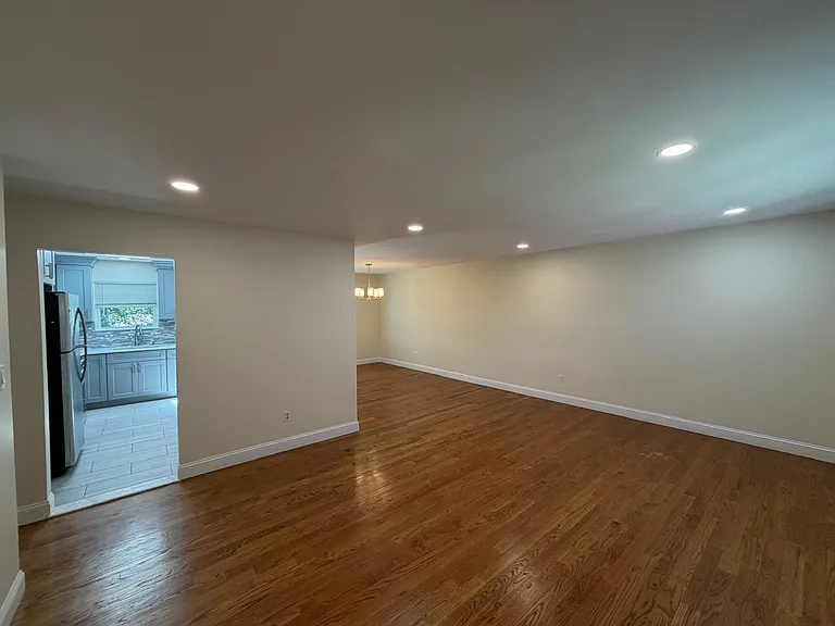 557B Plainview Rd — Photo 20