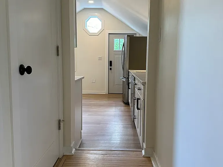152 Winifred St W #2 — Photo 2
