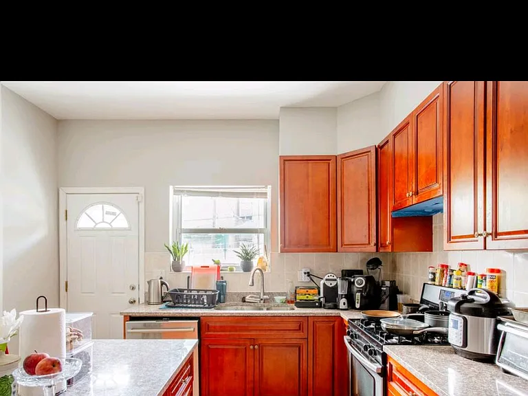 1728 S 18th St — Photo 14
