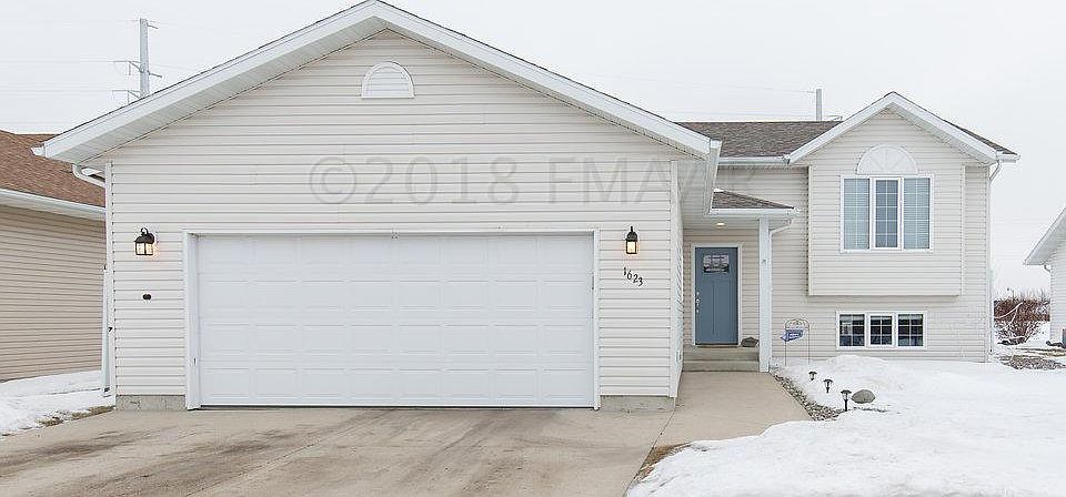 1st image of 1623 8th St E