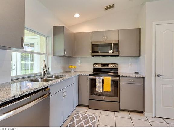 5th image of 4412 SW 20th Pl